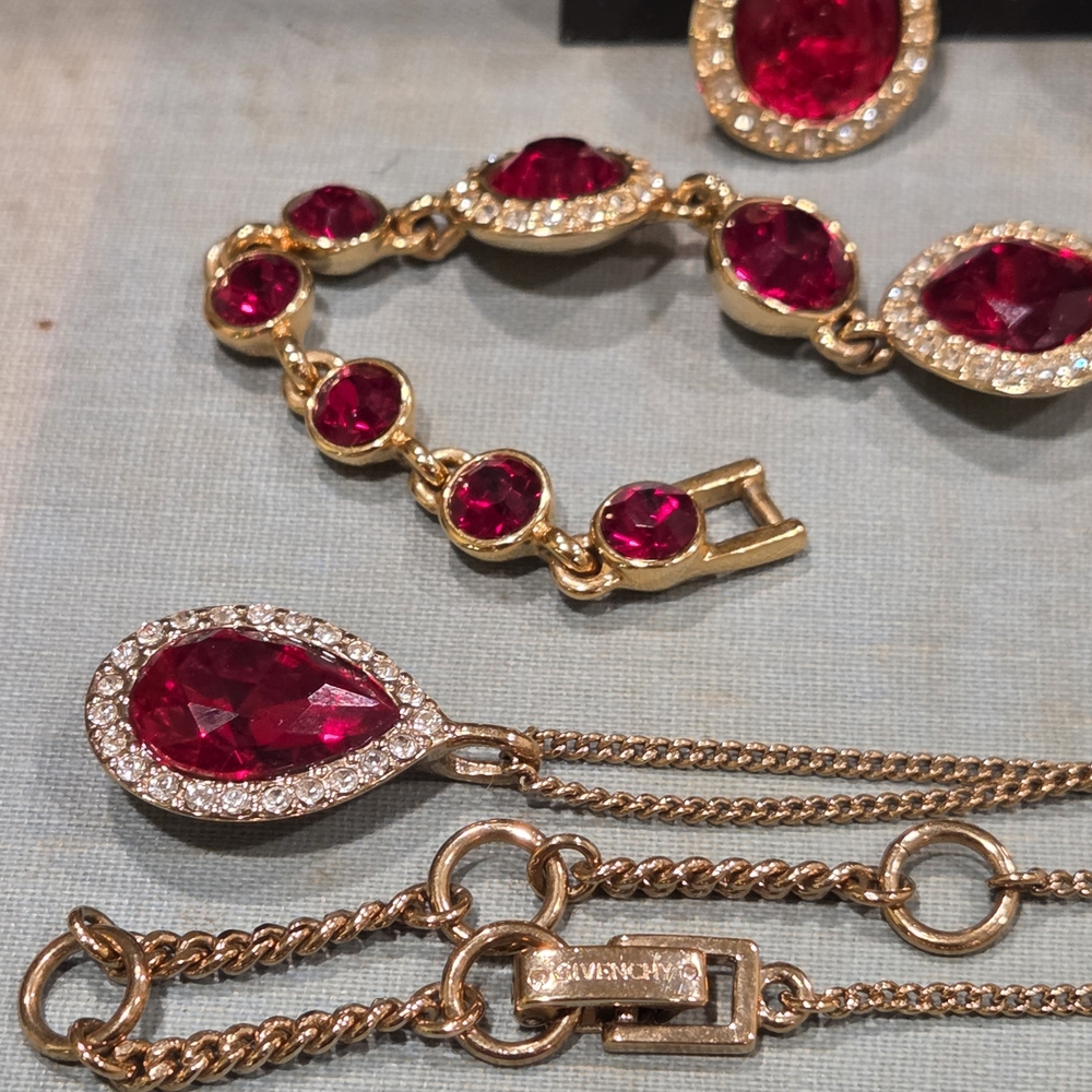 Givenchy Red and Gold Jewelry Set - Picture 4 of 7